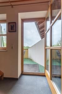 een kamer met een groot raam en een balkon bij Apartment Am Hohen Bogen-6 by Interhome in Arrach