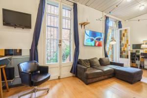 TV a/nebo společenská místnost v ubytování Casa Barcelo Hostel Barcelona