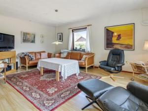 TV a/nebo společenská místnost v ubytování Holiday Home Eberg - 2-8km from the sea by Interhome