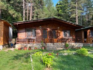 Zahrada ubytování Bujtina Uji I Panjes, Log Cabins