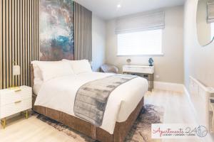 a bedroom with a large bed and a window at Beautiful Apartment In London in Hounslow