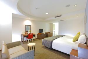 TV a/nebo společenská místnost v ubytování HOTEL MYSTAYS Utsunomiya