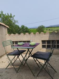 A balcony or terrace at Studio calme dans les vignes