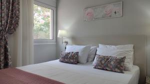 Posteľ alebo postele v izbe v ubytovaní Dennis Cozy Apartment near the Beach