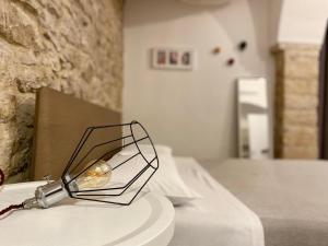 A bed or beds in a room at Altrelli Rooms