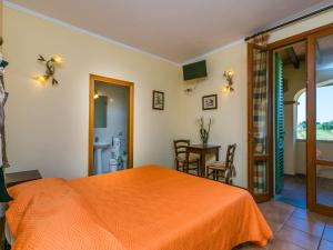 A bed or beds in a room at Apartment Tipologia Mono-8 by Interhome