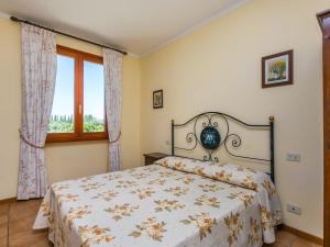 A bed or beds in a room at Apartment Tipologia Mono-8 by Interhome