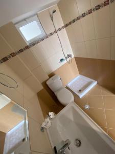 Koupelna v ubytování Saranda Rooms