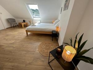 a room with a bed and a plant in it at Floréal in Malmedy