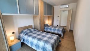 a small room with two beds in a room at Casa del Net - Tremezzo in Tremezzo