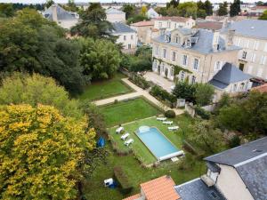 an aerial view of a house with a swimming pool at La Maison de maître in Fontenay-le-Comte