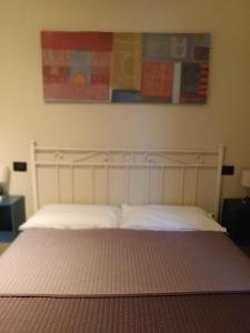 Ліжко або ліжка в номері Oasi del Garda 4