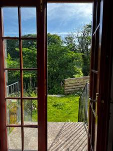 Ogród w obiekcie Tig Cottage - a rural, quirky, pet friendly 2 bedroom cottage near Ballantrae