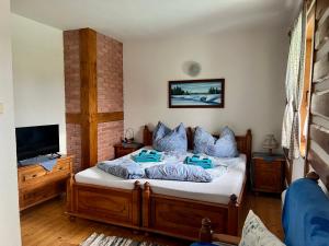 Ein Bett oder Betten in einem Zimmer der Unterkunft Hotel Na Vyhlidce