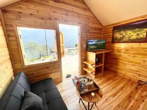 TV a/nebo společenská místnost v ubytování Homestay Thạch Gia Trang Sapa