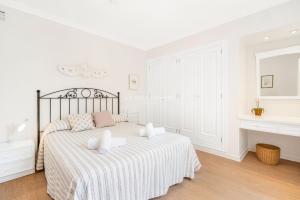 Łóżko lub łóżka w pokoju w obiekcie Casa Blanca by La Villa Company