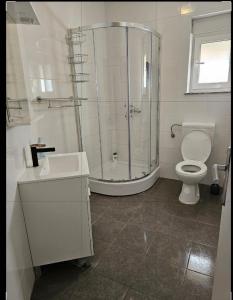 Koupelna v ubytování Apartmani Vuković