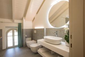 a bathroom with two toilets and a sink at Residence Ortensia in Baveno