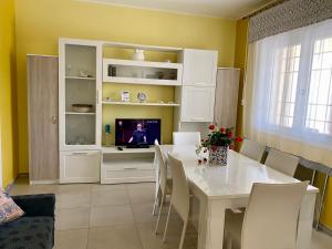 TV a/nebo společenská místnost v ubytování VIVIHOLIDAY