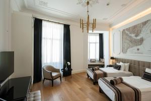 A bed or beds in a room at AKKA Lush Hotel Taksim