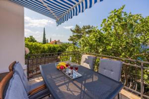 Balkón nebo terasa v ubytování Apartmani Azur