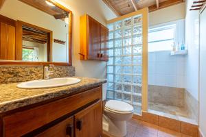 Belizean Shores Resortにあるバスルーム