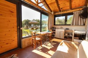 Kuchyň nebo kuchyňský kout v ubytování Villa Fabrica Baladakis adults only