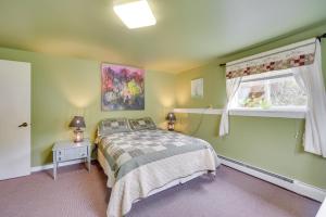 een slaapkamer met een bed en een raam bij South Range Home - 6 Mi to Lake Superior! in South Range
