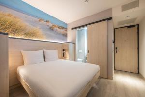 Postel nebo postele na pokoji v ubytování Fox Hotel The Hague Scheveningen