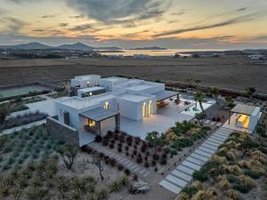 een luchtzicht op een wit huis in de woestijn bij Villa Rojo in Santa Maria