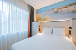Postel nebo postele na pokoji v ubytování Fox Hotel The Hague Scheveningen