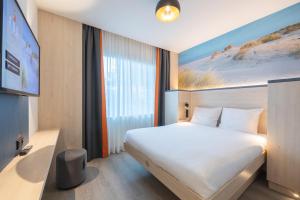 Postel nebo postele na pokoji v ubytování Fox Hotel The Hague Scheveningen