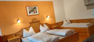 Postel nebo postele na pokoji v ubytování Pension Berghof