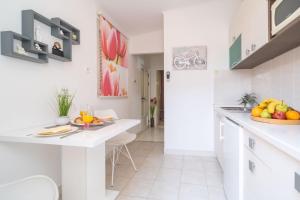 Kuchyň nebo kuchyňský kout v ubytování Apartment Santa