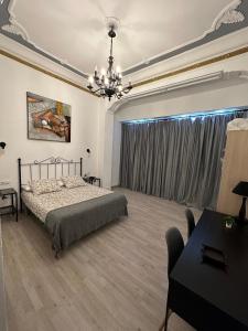 a bedroom with a bed and a chandelier at Flats Puente Ademuz Apartamento de 3 habitaciones in Valencia