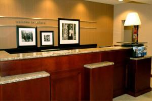 Lobbyn eller receptionsområdet på Hampton Inn Calera