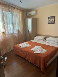 A bed or beds in a room at Villa Maria 2