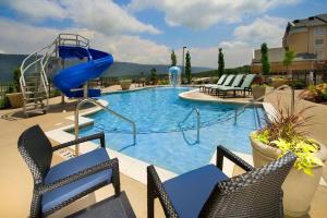 a swimming pool with a slide in the middle at Hampton Inn Chattanooga West/Lookout Mountain in Chattanooga