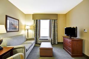 a living room with a couch and a tv at Hampton Inn & Suites Charleston/Mt. Pleasant-Isle Of Palms in Charleston