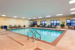 a large swimming pool in a hotel room at Hampton Inn Seymour in Seymour