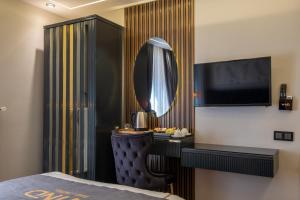 A television and/or entertainment centre at Wind Suit