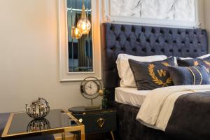 A bed or beds in a room at Wind Suit