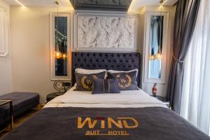 A bed or beds in a room at Wind Suit