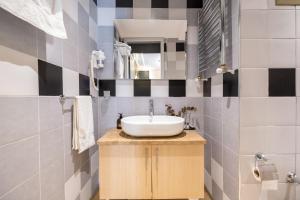 A bathroom at Wind Suit