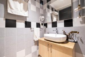 A bathroom at Wind Suit