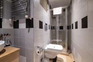 A bathroom at Wind Suit