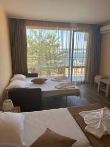 A bed or beds in a room at Villa Maria 2