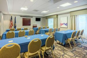 a conference room with blue tables and chairs and a podium at Hampton Inn Clifton Park in Clifton Park +41 photos