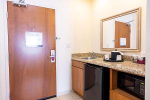 Kuchyň nebo kuchyňský kout v ubytování Hampton Inn Alice