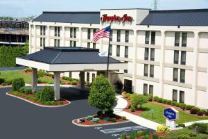 einen Luftblick auf das Hampton Inn und die Suiten in der Unterkunft Hampton Inn Cincinnati Northwest Fairfield in Fairfield